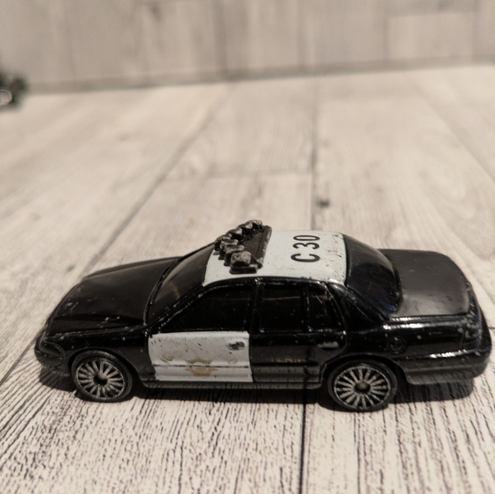 Maisio Classic Black and White Police Interceptor Toy Car
